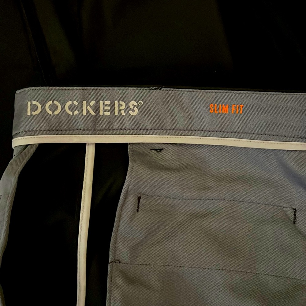 Dockers mens slim fit dress pants 32x30 secret zippered right side pocket